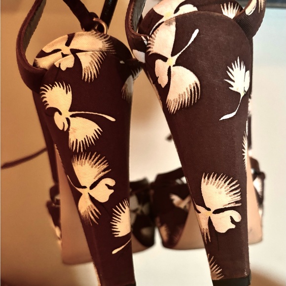 Gucci Floral Print Platform - Picture 3 of 12